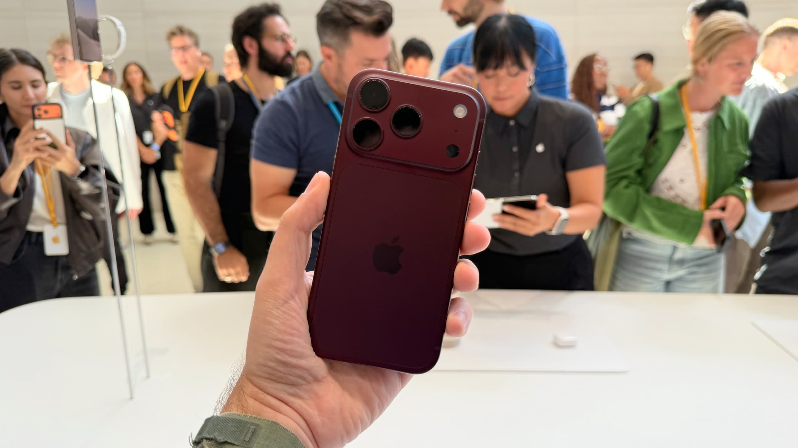 iPhone 18 Pro Carrier Deals: Comparing AT&T, Verizon & T-Mobile Offers